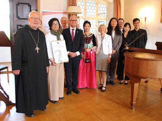 Verleihung Mirok Li-Preis der DKG an die Übersetzerin Dr. Hyang-Ki Lee