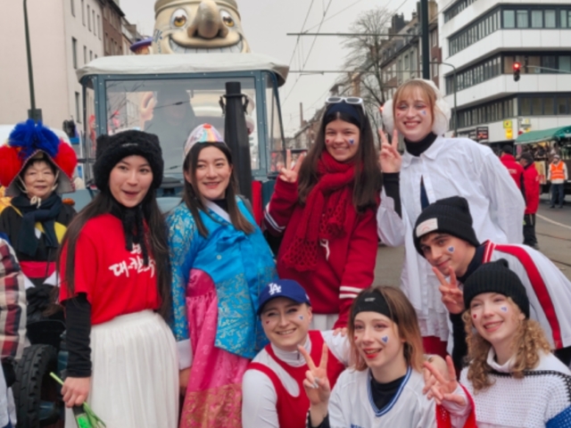 „Mer blieve bunt – ejal watt kütt!“ Rosenmontag Düsseldorf