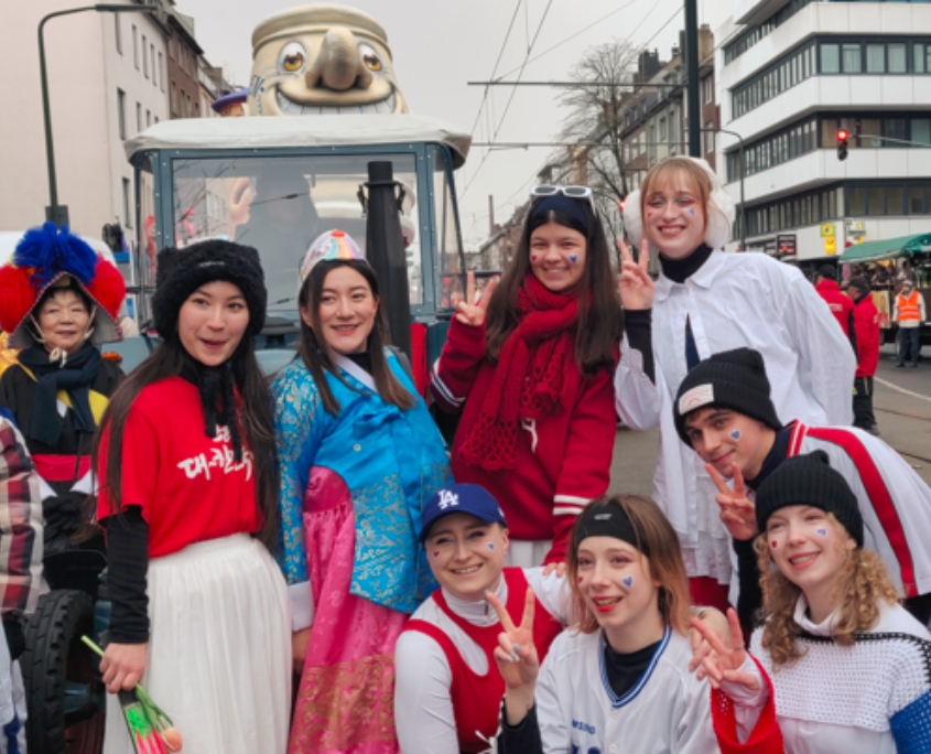 „Mer blieve bunt – ejal watt kütt!“ Rosenmontag Düsseldorf